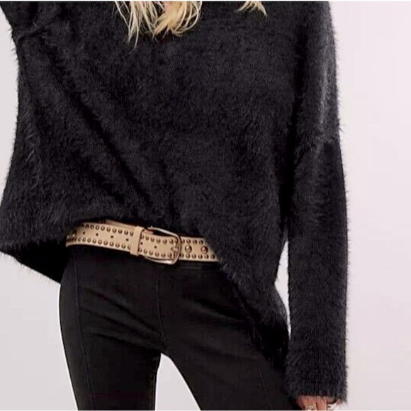 NWOT Free People, Harrison Bunny Crew Oversized Sweater in Black Size XS - Picture 2 of 11